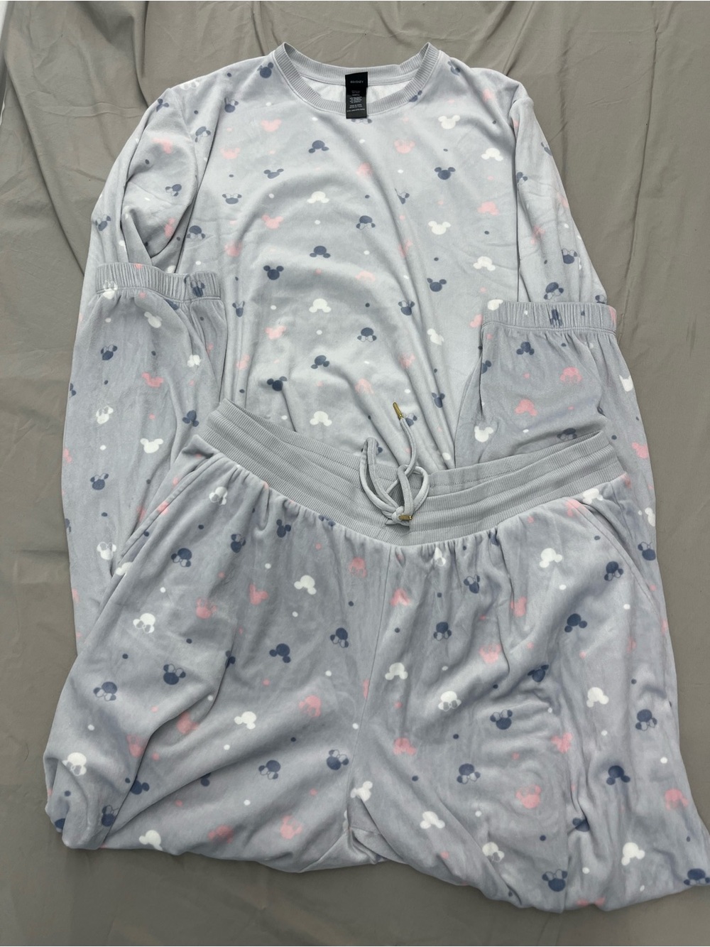 Disney Light Gray Mickey Head Print Long Sleeve Pajama Set Women’s Size XL